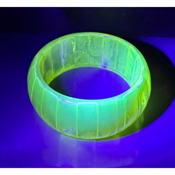 Yellow Lucite Chunky Bangle Bracelet With UV Reactive Glow in the Dark - Picture 2 of 4